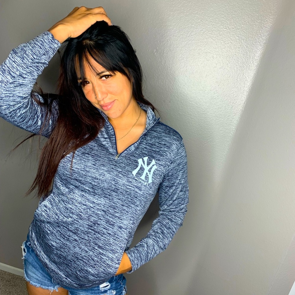 3/4 zip Yankee’s female sweater